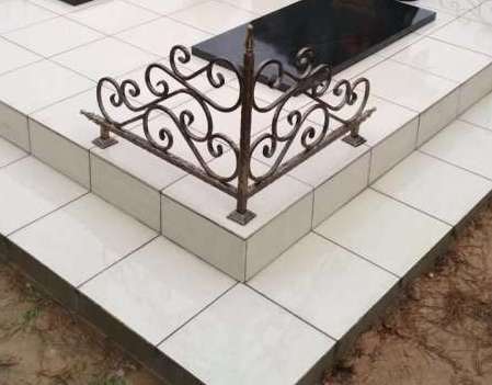 Благоустройство могилы — отмостка захоронения